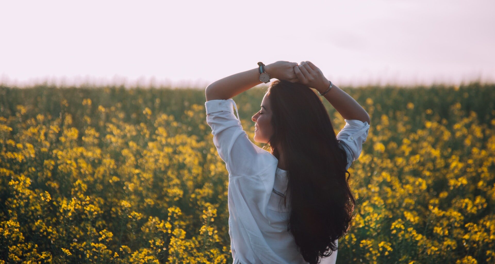 Ser mujer fuerte y feliz. Foto de Bela cheers en Pexels